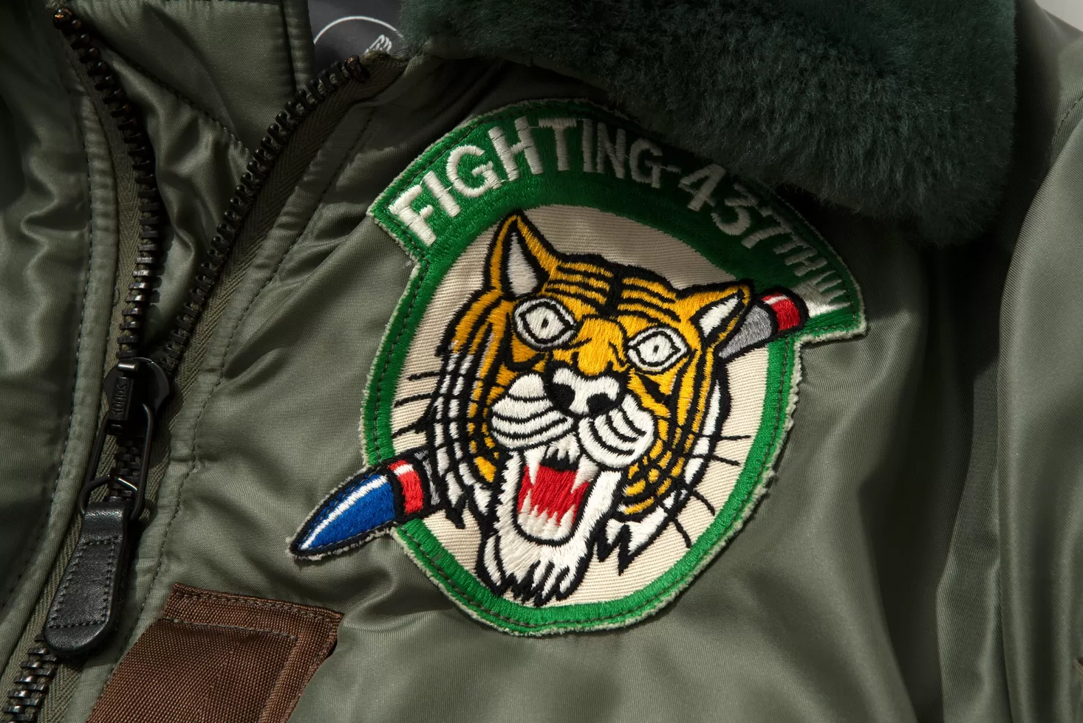 Military<The Real McCoy's TYPE B-15D / FIGHTING - 437th CUSTOM